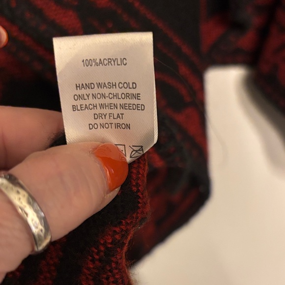 Chic Black Poncho with Red Floral Design - Picture 5 of 5